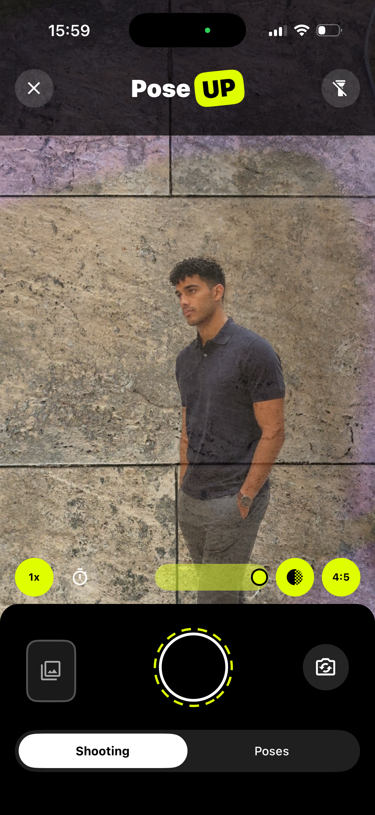 PoseUP camera with ghost guide
